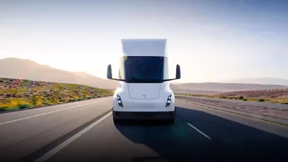 Pepsi Jadi Konsumen Pertama dari Truk Semi Listrik Buatan Tesla
