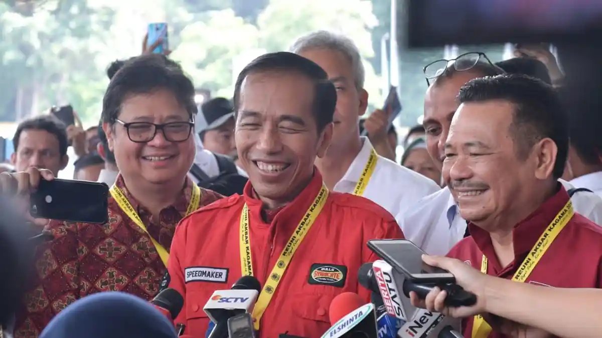 Jokowi Berbagi Kenangan Bersama Alumni UGM tentang Warung Legendaris Sego Pecel Bu Wiryo