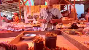 Pedagang-bahan-pokok-di-Pasar-Airmadidi-Minutghjghjghj.jpg