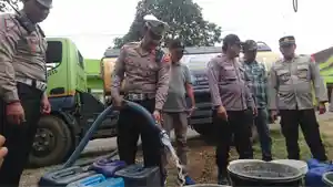 bantuan-air-bersih-ke-desa-pakisrejo-kecamatan-Tanggunggunung-tulungagung.jpg