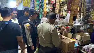20240318_Polres-Bontang-melakukan-pengeledahan-di-salah-satu-warung-sembako.jpg