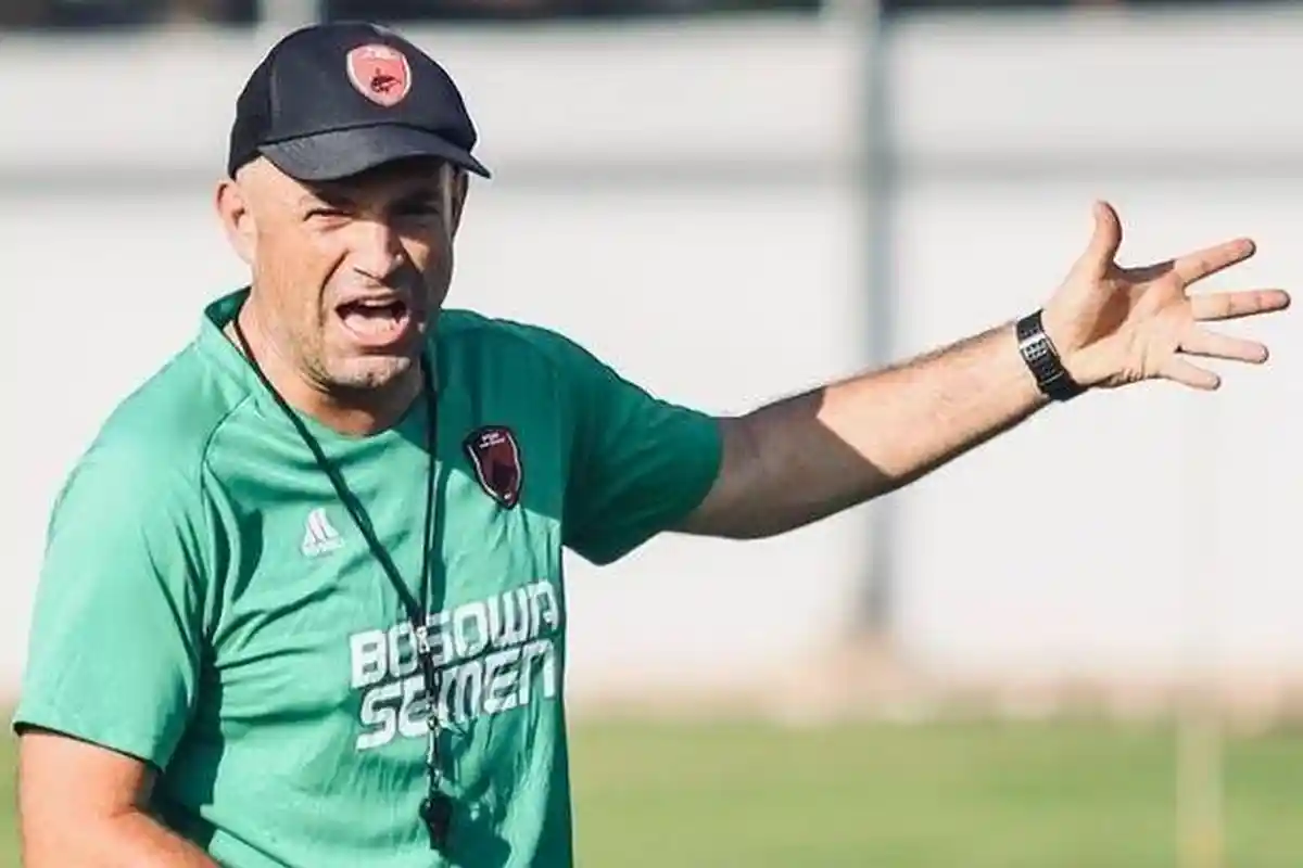 Rekor PSM Makassar Dilumat Arema FC, Bernardo Tavares Protes Wasit Tak Beri Penalti saat Handball