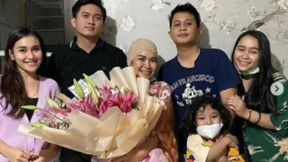 Ayu Ting Ting Batal Nikah, Umi Kulsum Puji Calon Mantunya