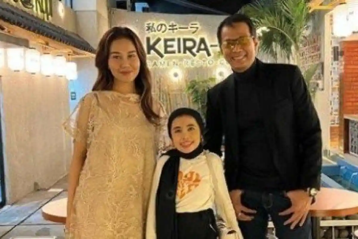 Sosok Lolly yang Dipolisikan Bareng Mayang Karena Hormat Sambil Tiduran saat Nonton Upacara HUT RI