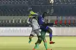 persib-ezechiel-ndousel-vs-psms-_-2_20180123_121213.jpg