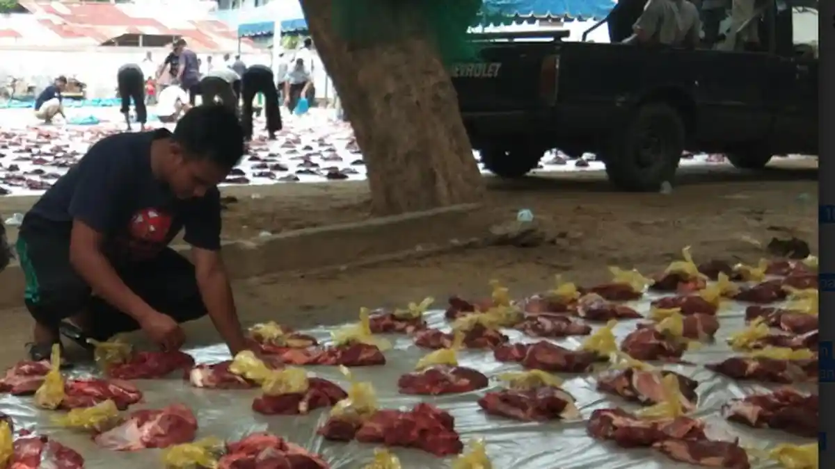 Lazismu Bagikan 800 Paket Daging Kurban