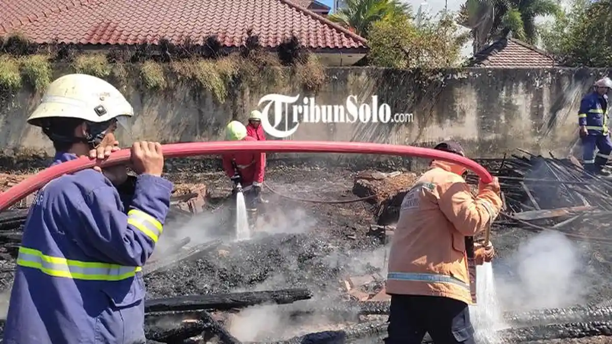 Kebakaran di Lahan Kosong Colomadu Karanganyar Gegara Bakar Sampah, Api Nyaris Merembet ke Pemukiman