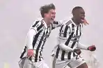 denis-zakaria-dan-dusan-vlahovic-selebrasi-saat-debut-di-juventus.jpg