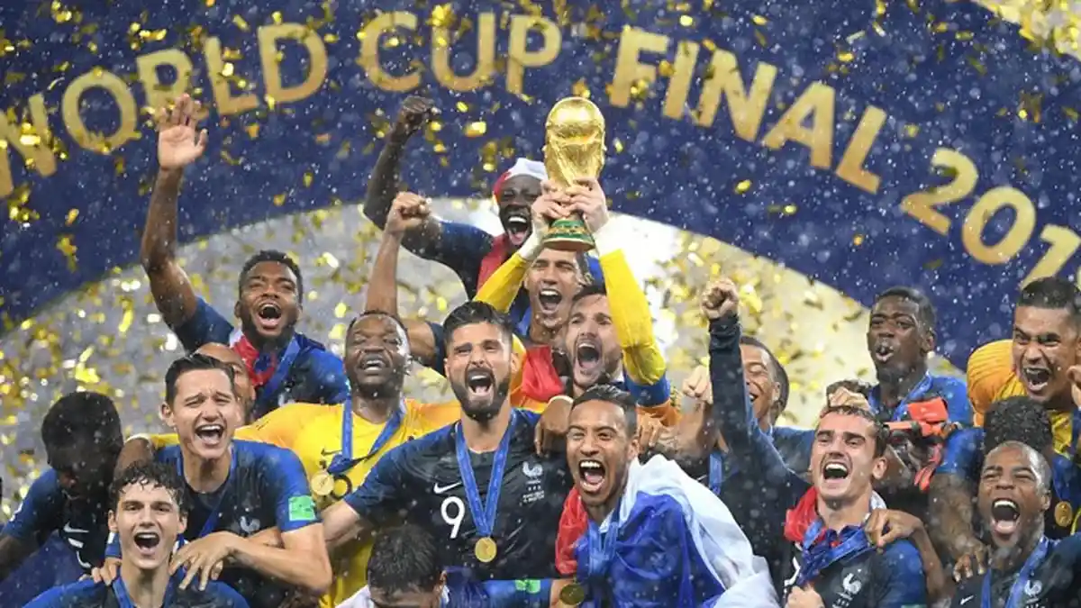 6 Hal Terlewatkan di Final Piala Dunia 2018, dari Si Penjaga Trofi hingga Pemberian Tak Terbalaskan