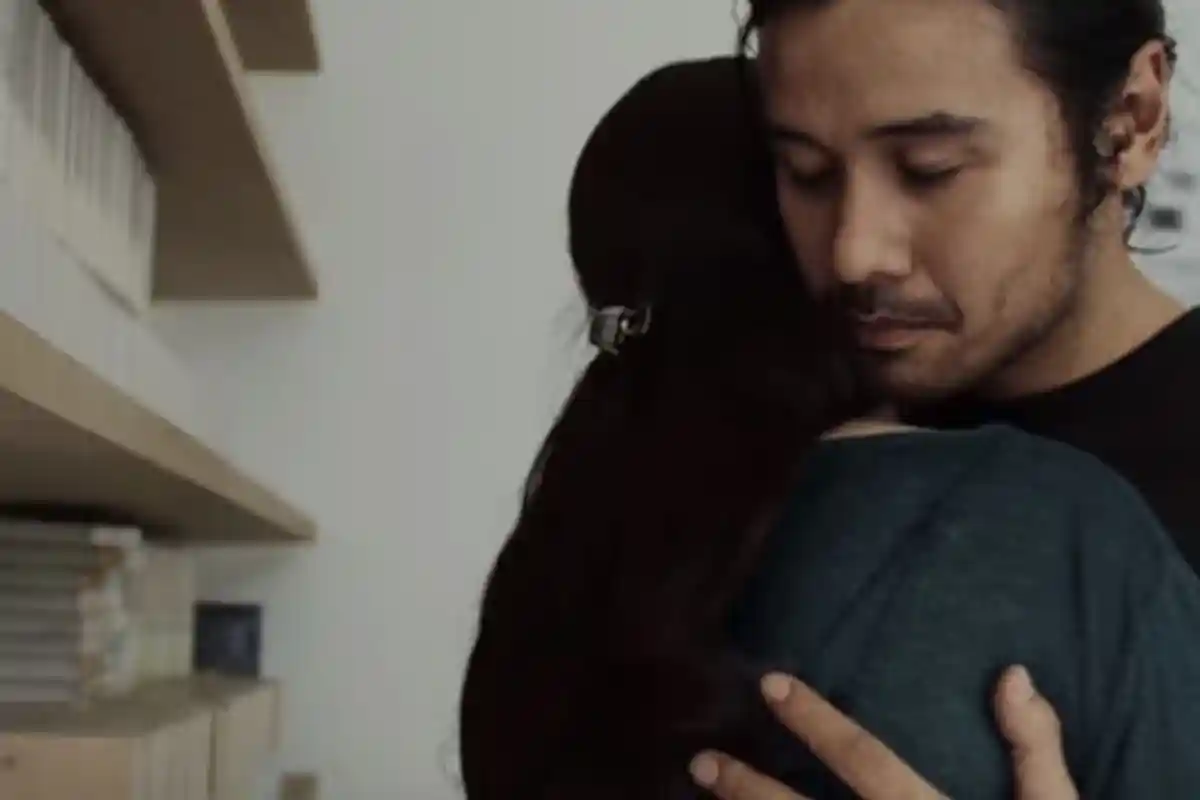 Download MP3 Lagu Glenn Fredly Adu Rayu, Lagu Populer Glenn Fredly