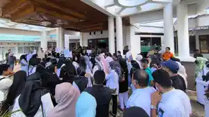 Tanyakan-Tunggakan-Gaji-Para-Nakes-Demo-Depan-Kantor-Bupati-Wakatobi.jpg