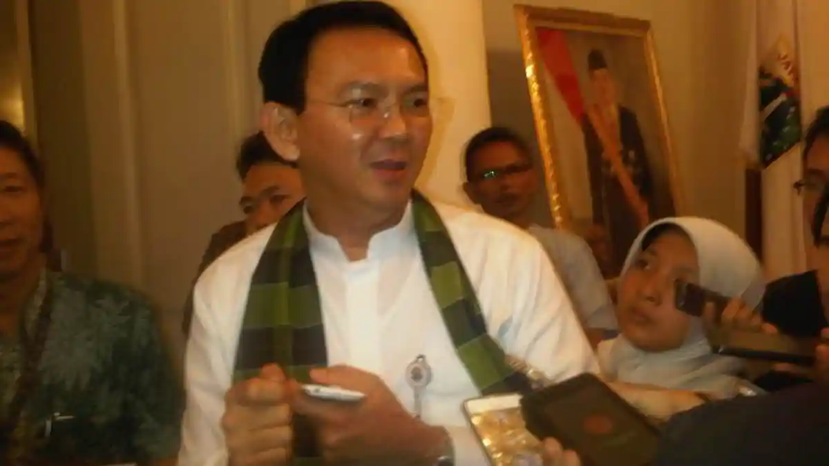 Ahok akan Gusur Bangunan di Atas 527 Bidang‪ Tanah di Kampung Pulo