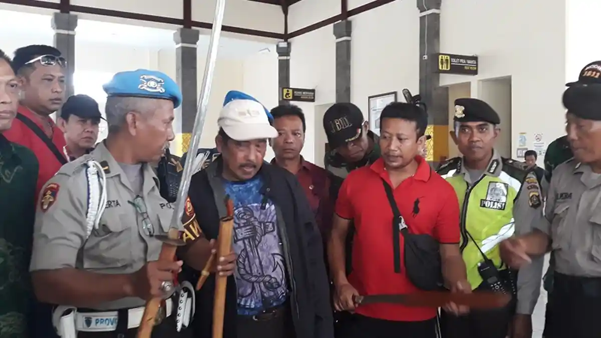Pria Asal Banyuwangi Ini Dipergoki Bawa Samurai, Pedang dan 2 Parang di Pelabuhan Benoa Denpasar