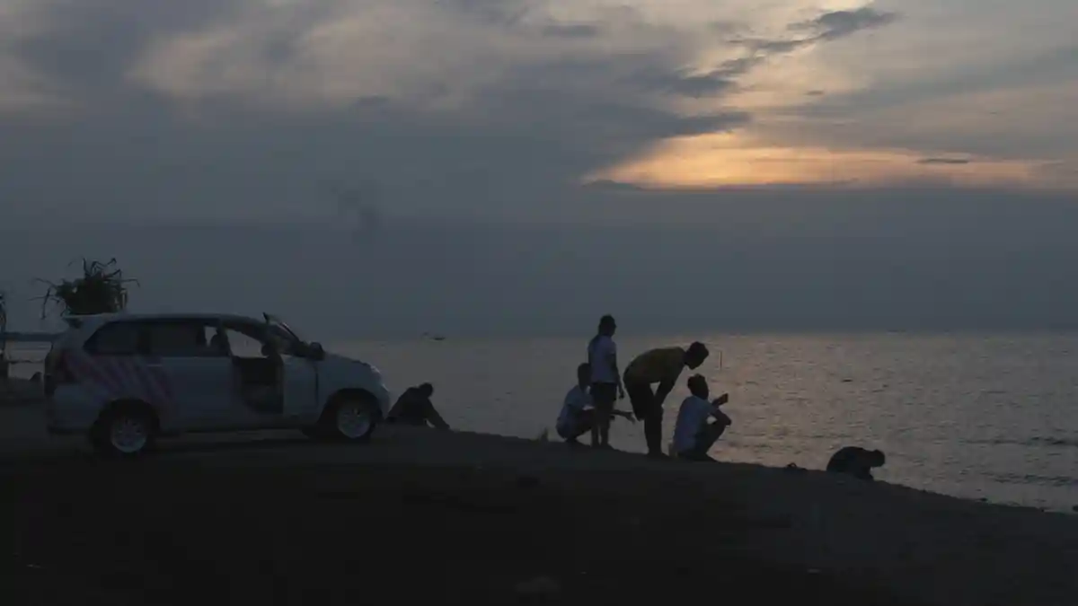 Memacu Adrenalin di Atas Jet Ski di Pantai Bandengan, Jepara