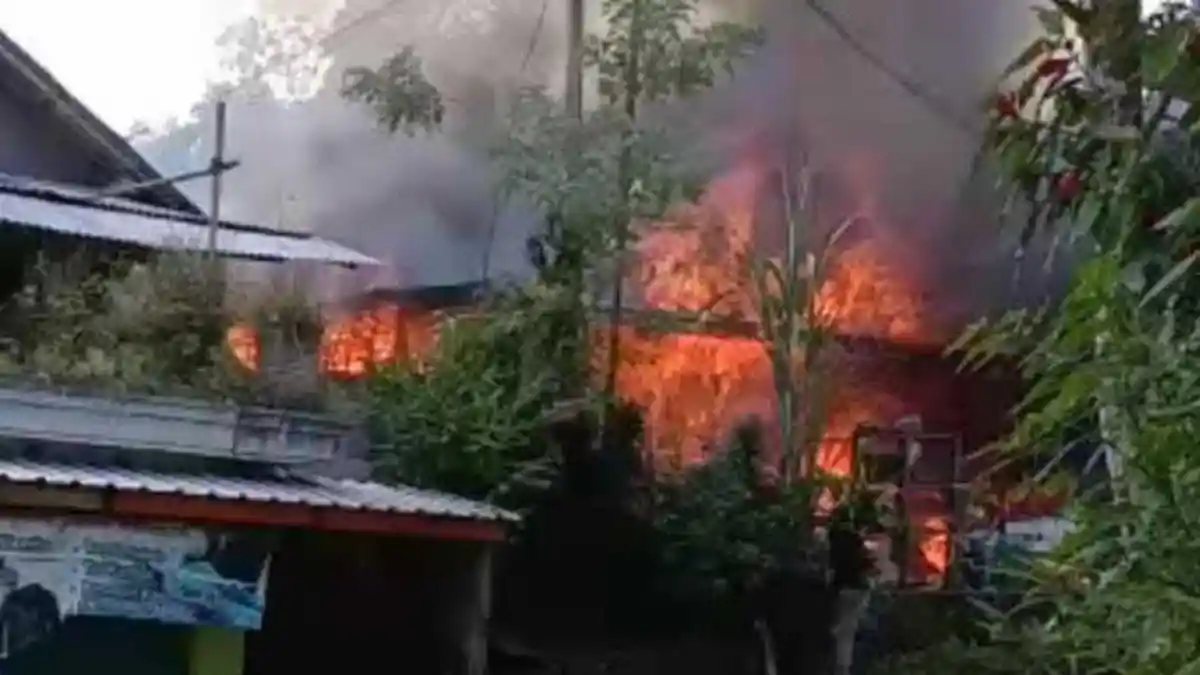 Suara Ledakan Bersahutan dari Toko Sembako di Tulungagung yang Terbakar, Stok Jelang Lebaran Ludes