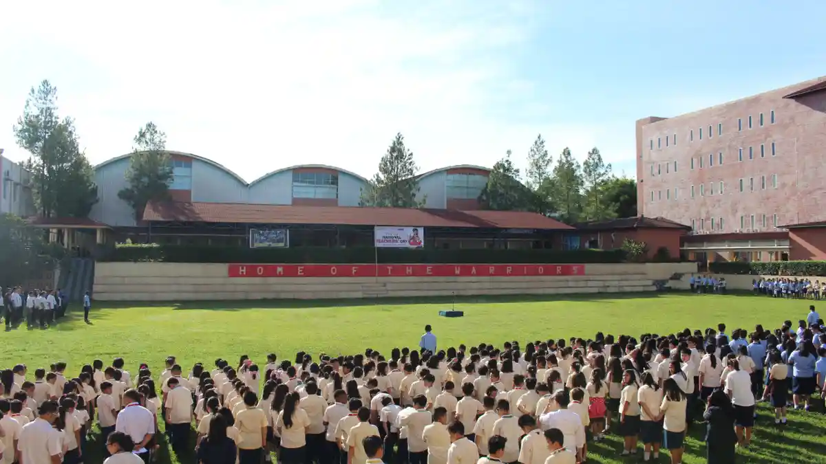 Manado Independent School Gelar Upacara Peringati Hari Guru Nasional