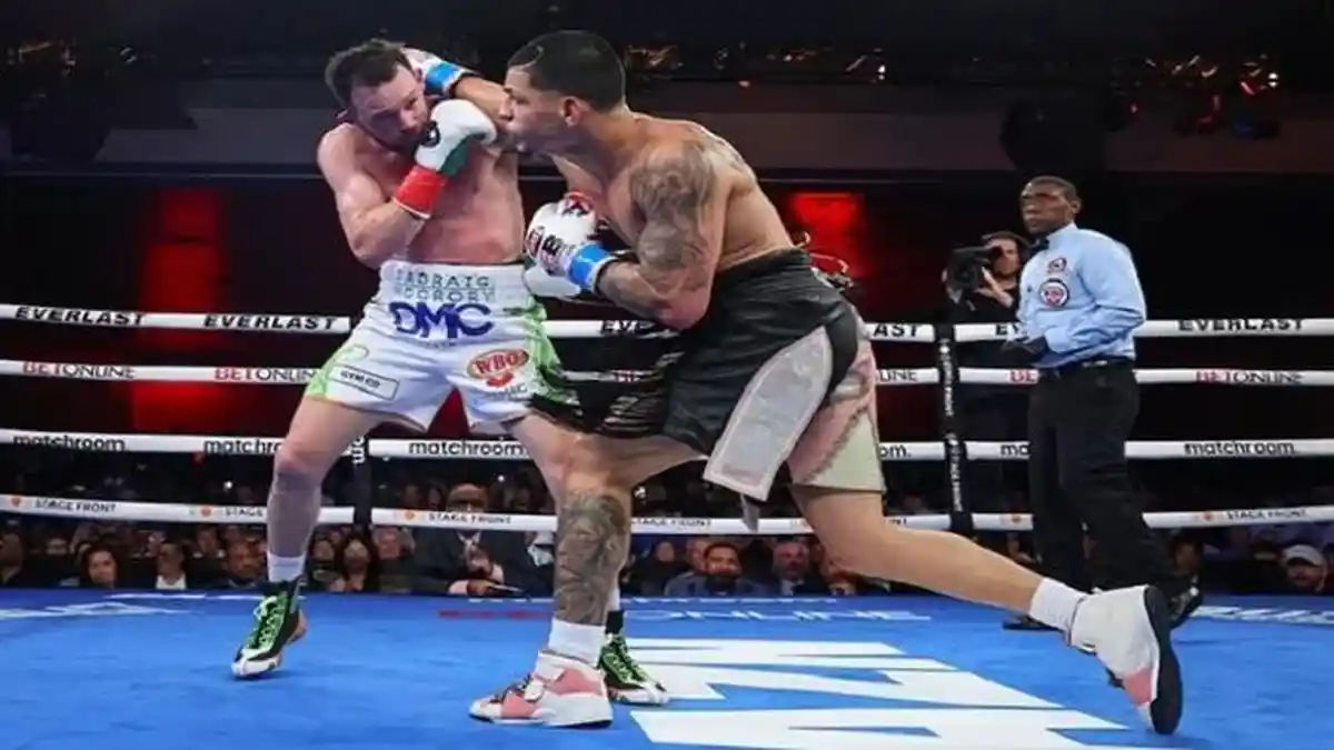 Jadwal Tinju Dunia, Menang atas Padraig McCrory, Edgar Berlanga Incar Canelo Alvarez