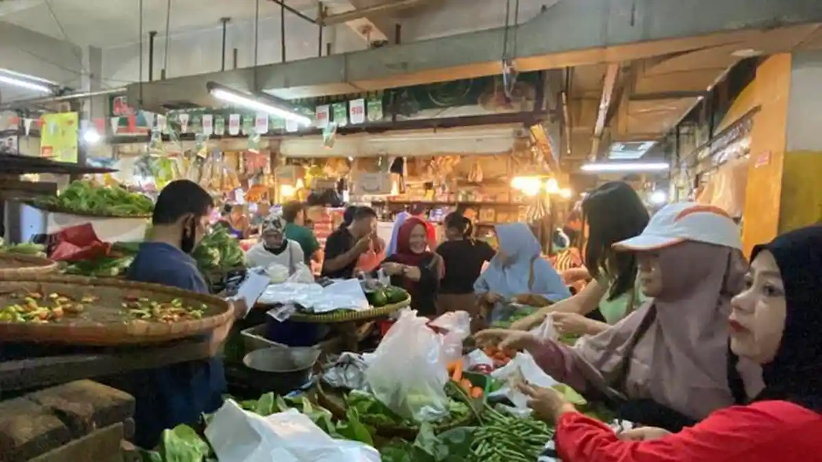 Suasana Pasar Kebon Kembang Bogor Jelang Puasa Pertama 2025, Lapak Sayur dan Daging Diserbu