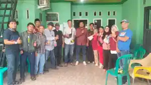 Lurah-Pampang-bersama-jajaran-pemerintah-kelurahan-dan-RT.jpg
