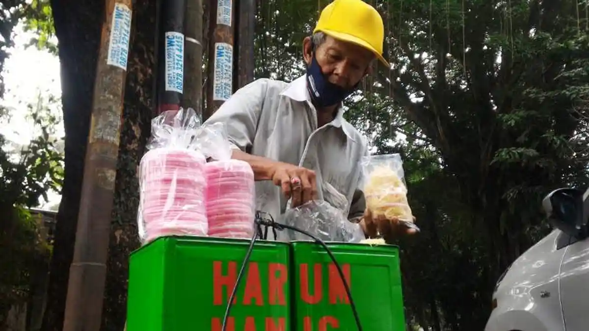 Curhat Mang Epen Kakek Penjual Arum Manis di Bogor, Tetap Jualan Meski Ditodong Orang