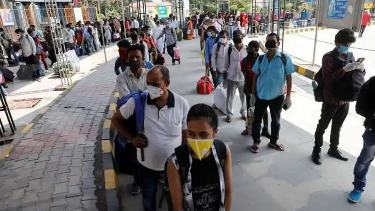 Inilah 3 Benda yang Harus Selalu Dibawa Setiap Bepergian Selama Masa Pandemi Covid-19: Masker Wajah