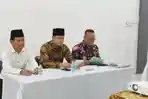 dico-dan-ali-sebelum-mengikuti-musyawarah-tertutup-gugatan-pilkada-kendal.jpg