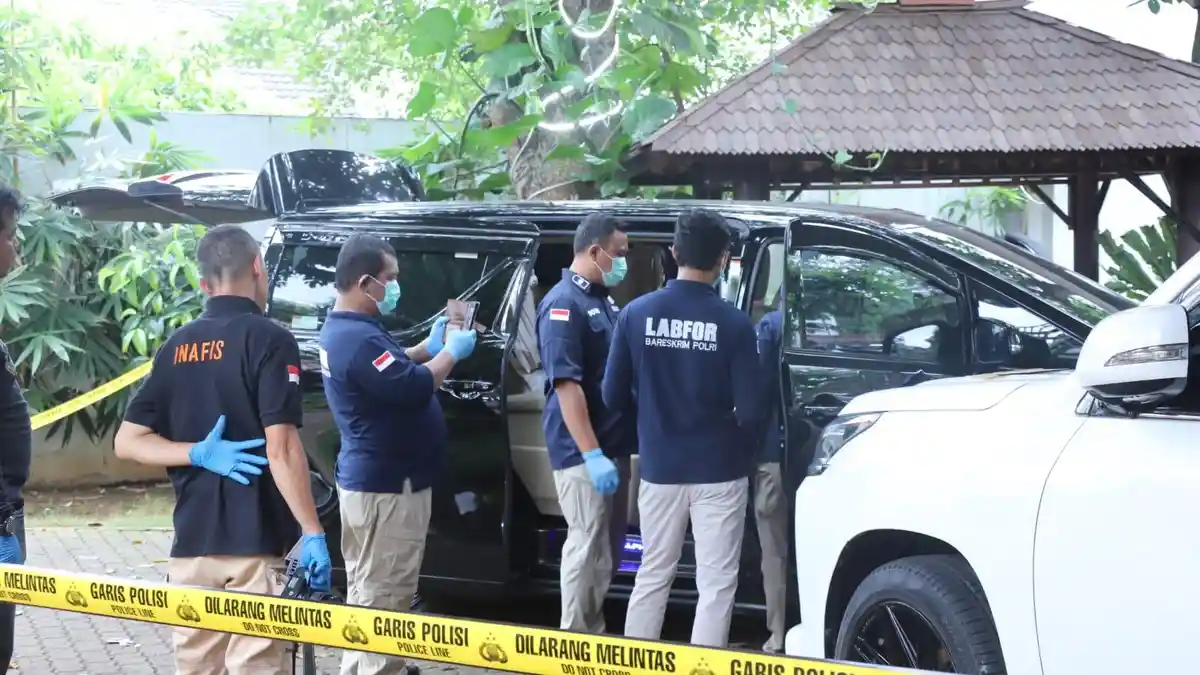 Polres Metro Jaksel Gali Keterangan Keluarga Polisi yang Ditemukan Tewas di Mampang