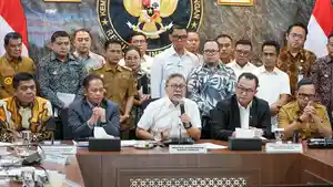 20260331-Rapat-PSEL-Wali-Kota-Munafri-bareng-Menteri-Zulkifli-Hasan.jpg