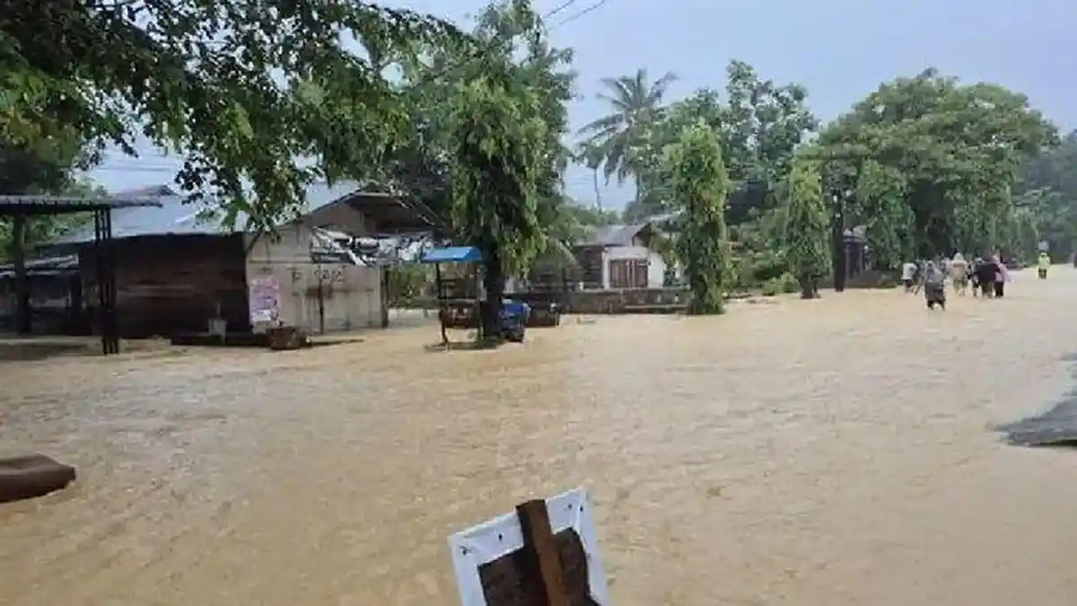 Banjir 2 Meter Lumpuhkan Kota Langsa, Warga Mengungsi ke Tempat Aman