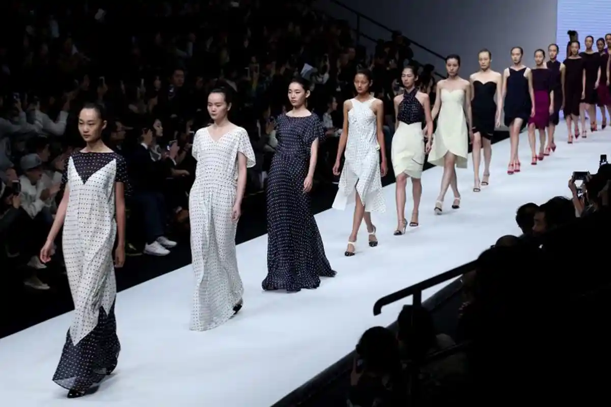 4 Sisi Lain Industri Model yang Ada di Dunia, Dari Narkoba Hingga Makan Bola Kapas