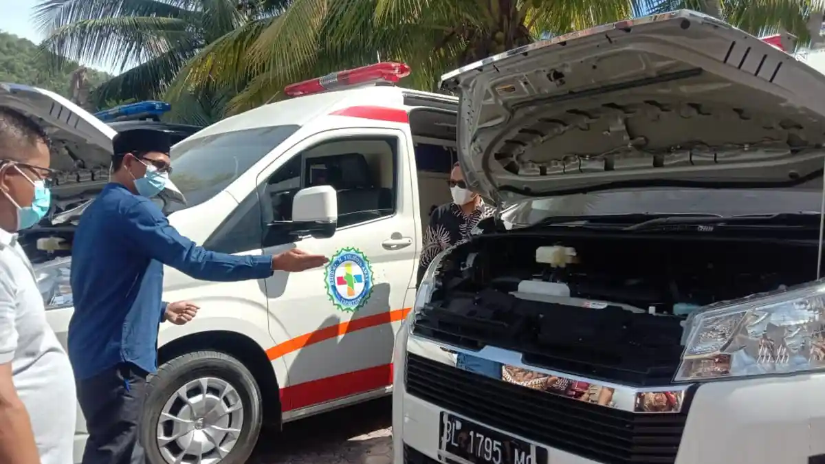 Bupati Aceh Selatan Serahkan Ambulance dan Sepeda Motor Untuk RSUD-YA dan Satpol PP