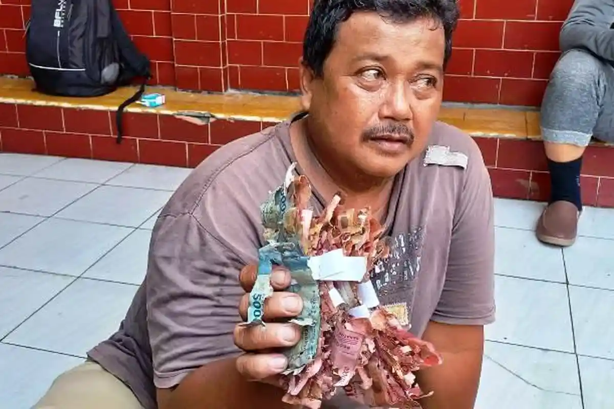 Samin Pasrah Dengar Penjelasan BI tentang Uangnya yang Hancur Dimakan Rayap, Rencana Haji Tertunda