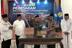 Rektor-UTM-Prof-Dr-Safi-SH-MH-resmikan-Aula-Pertemuan-Syaikhona-Mohammad-Kholil.jpg