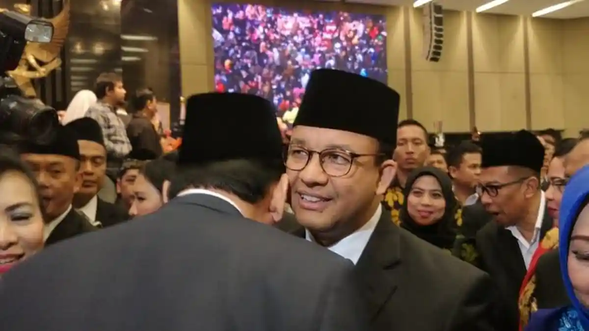 Akhirnya Ahok dan Anies Baswedan Cipika-cipiki, Awalnya Anies Memanggil: Pak Basuki Pak Basuki