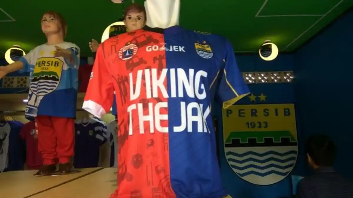 Ada Jersey Perdamaian Viking Persib Bandung Baju dan The Jakmania, Simbol Perdamaian Antar Suporter?