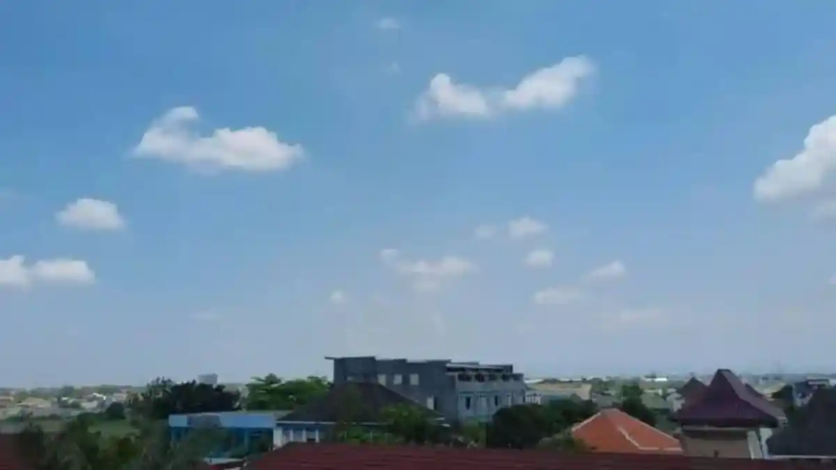 Cuaca Surabaya Hari Ini Minggu 5 Juli 2026: Cerah Seharian, Suhu Capai 32 Derajat Celsius - Surya.co.id