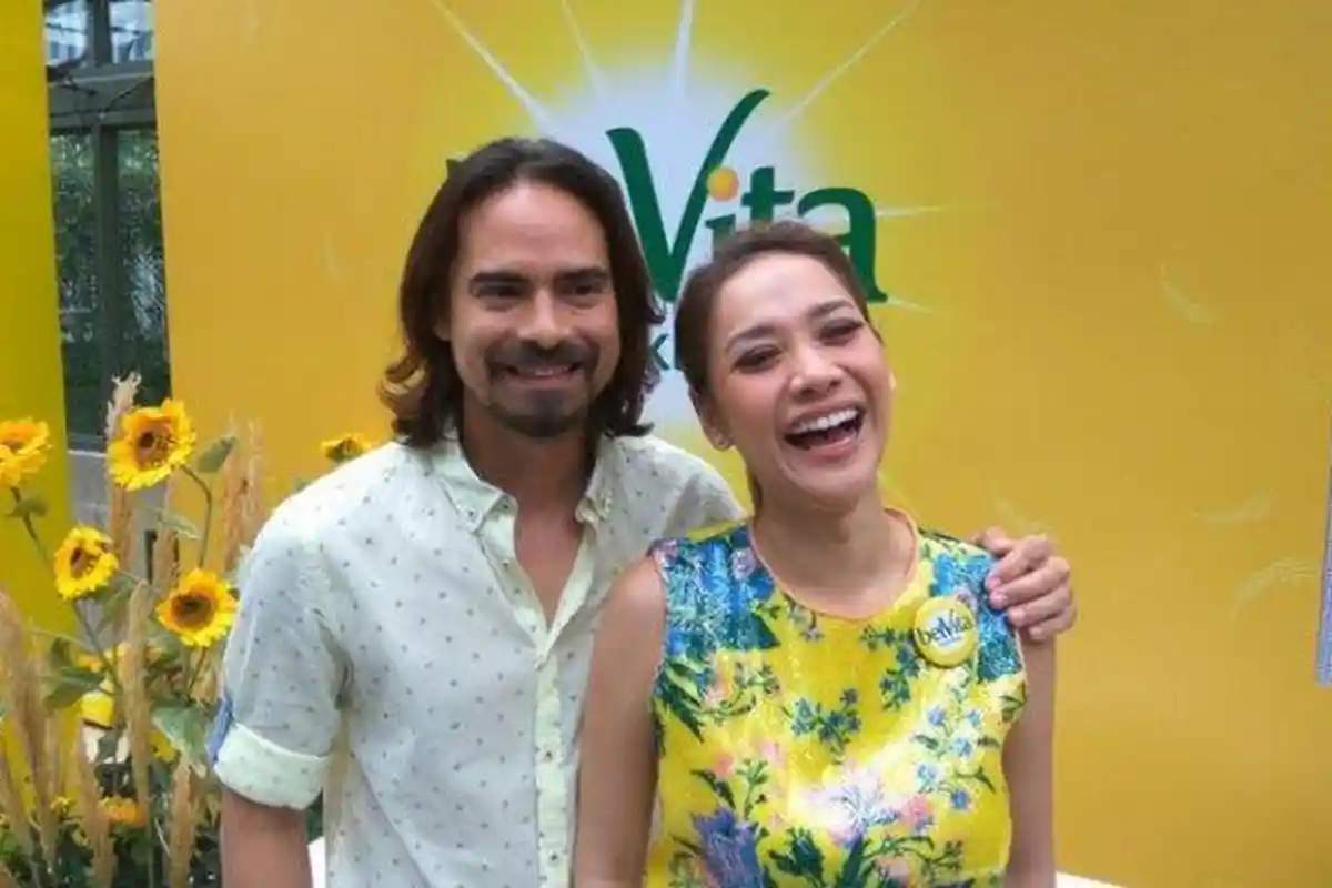 Arti di Balik Pose Tak Biasa BCL dan Noah Saat Ziarah ke Makam Ashraf Sinclair, Pelukan Untuk Ayah?