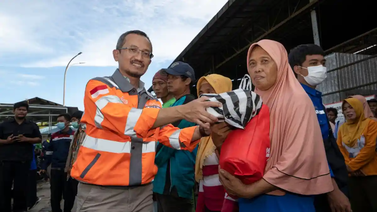 Jelang Lebaran, SBI Gelar Program Berbagi dan Tanam Pohon