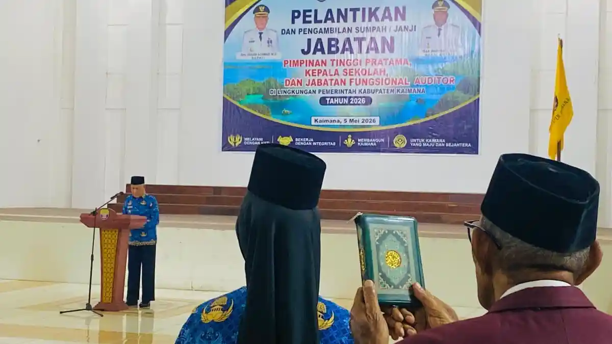 Bupati Hasan Achmad Lantik 28 Kepsek, Auditor dan Kepala Dinas di Lingkup Pemda Kaimana