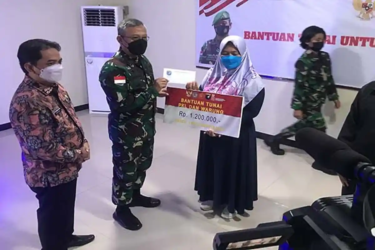 Ribuan Pedagang Kaki Lima dan Pemiliki Warung Terima BLT untuk Tambahan Modal Usaha