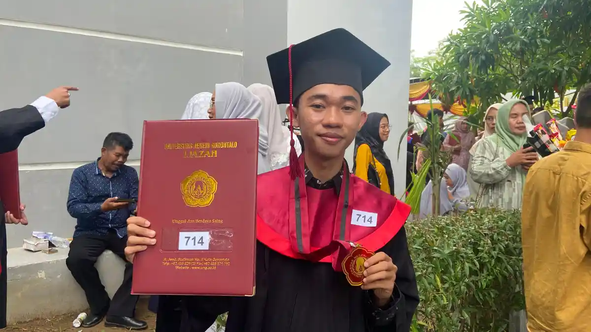 Sempat Frustasi Selesaikan Skripsi, Mahasiswa Gorontalo Ini Mampu Wisuda Tepat Waktu di UNG