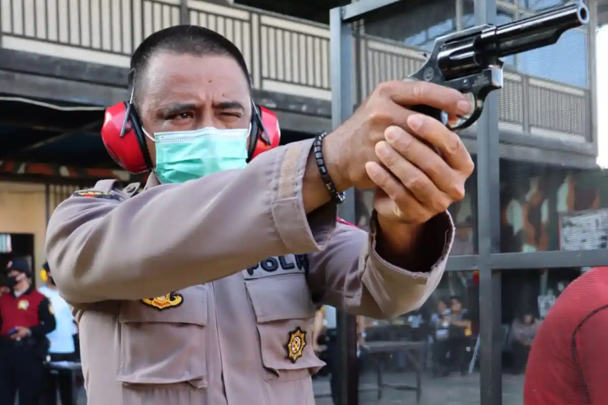 Tingkatkan Kemampuan, 85 Personel Polresta Pontianak Ikut Latihan Menembak