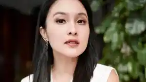 Sandra-Dewi-Sandra-Dewi.jpg