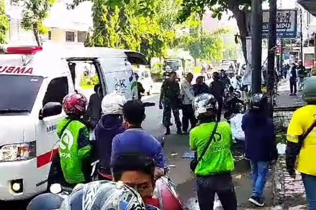 Pemburu Burung di Jember ini Tewas Tersengat Listrik dan Jatuh saat Memanjat Pohon