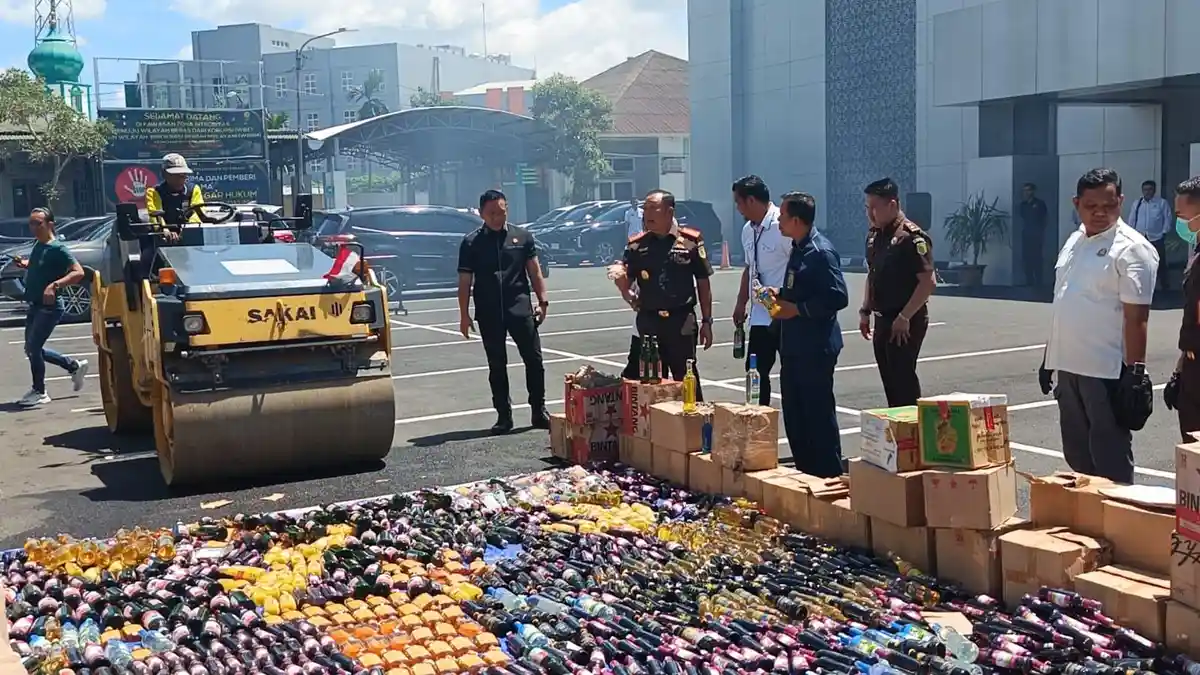 Kejari Palembang Musnahkan Barang Bukti Hasil 254 Perkara Pidana, Ada Narkoba Hingga Senjata Api