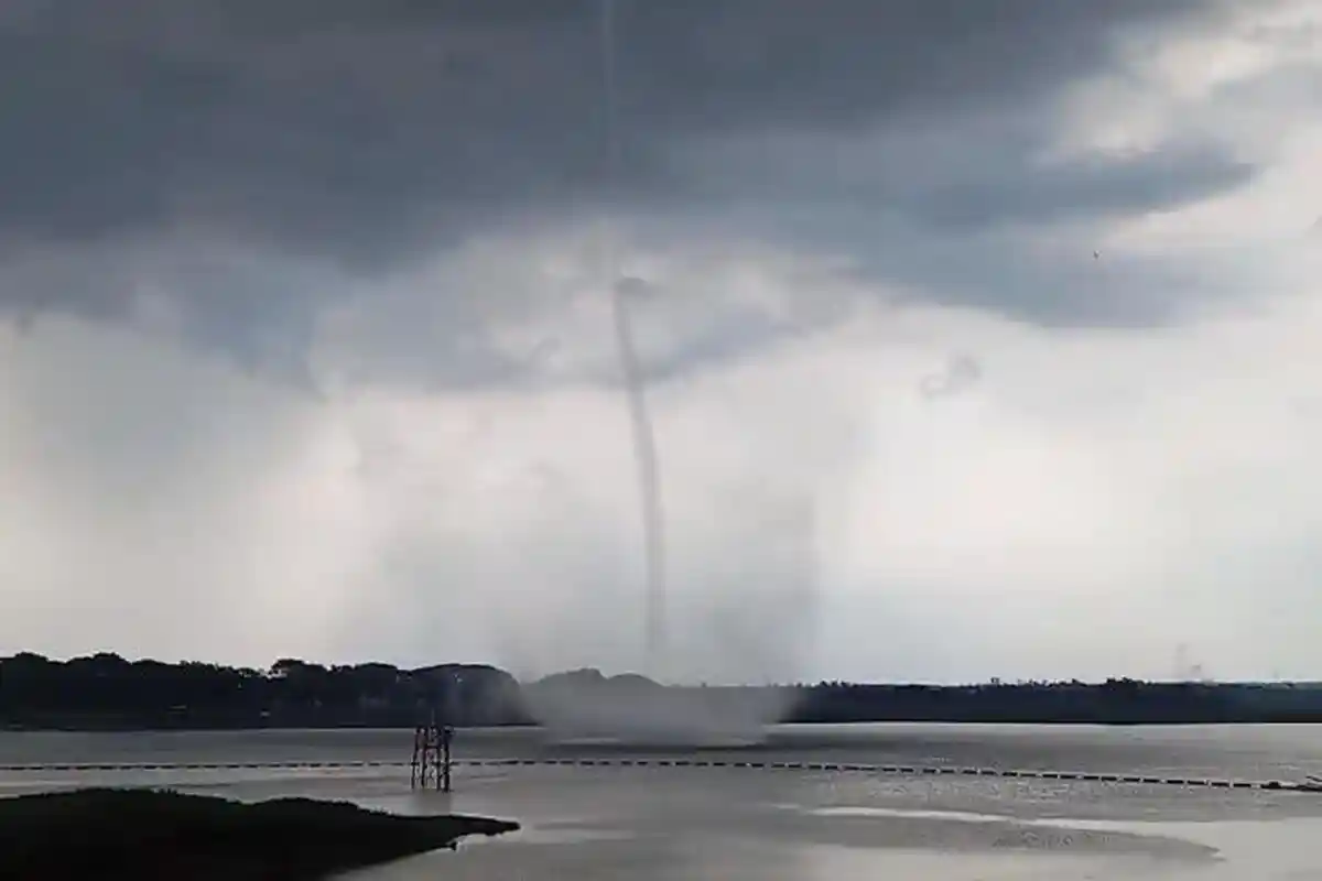 Angin Puting Beliung di Madiun Terekam Kamera, Warga Panik Lari untuk Berlindung
