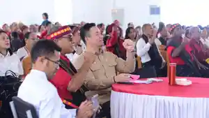 Vincentius-Repu-SE-bersama-Walikota-Kupang-dalam-pelantikan-pengurus-IKADA-2026-2029.jpg