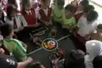 Siswa SD Merakit Robot