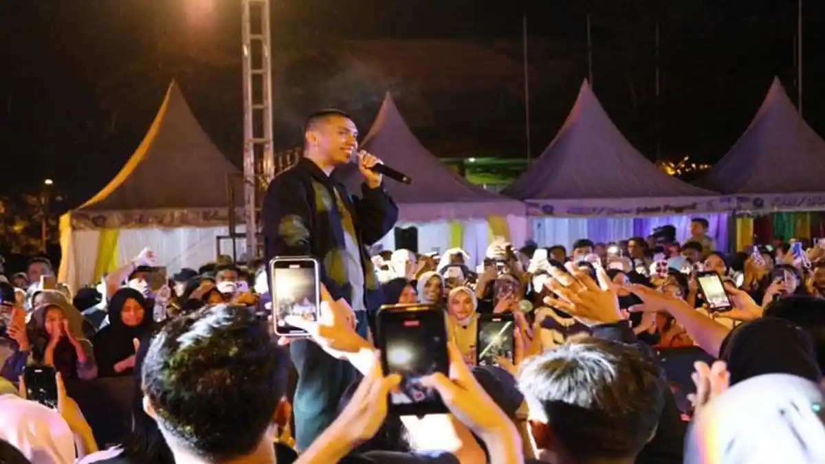 Band RAN Guncang Panggung pada Puncak Perayaan Hari Jadi ke 75 ...