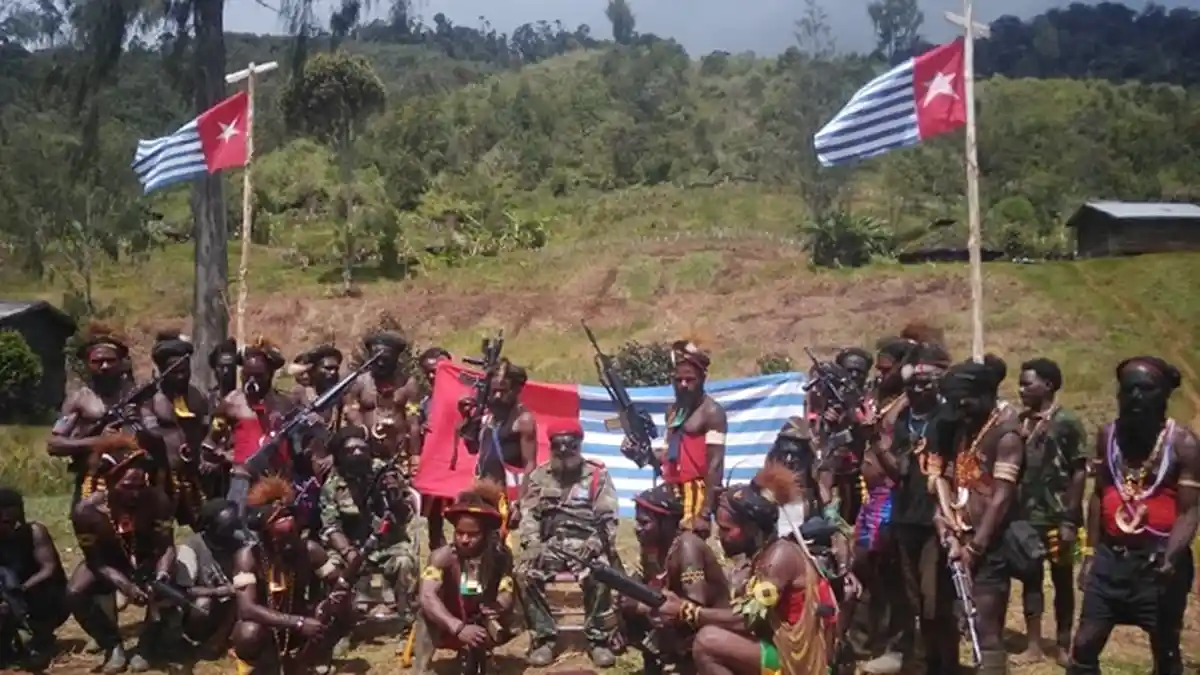 KKB Papua Terkini: OPM Kibarkan Bendera Bintang Kejora, Tanda Perang Terus Berlanjut di Tahun 2022